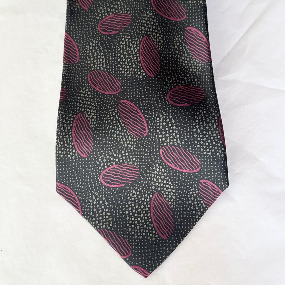 David Lawrence Vintage Black Silk Tie Pink Oval Pattern